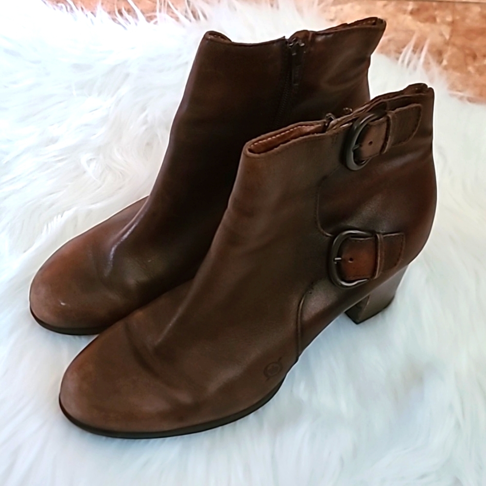Born Ondine Boots Womens 9.5 Ankle Distressed Belted Buckle Western Bootie Shoe